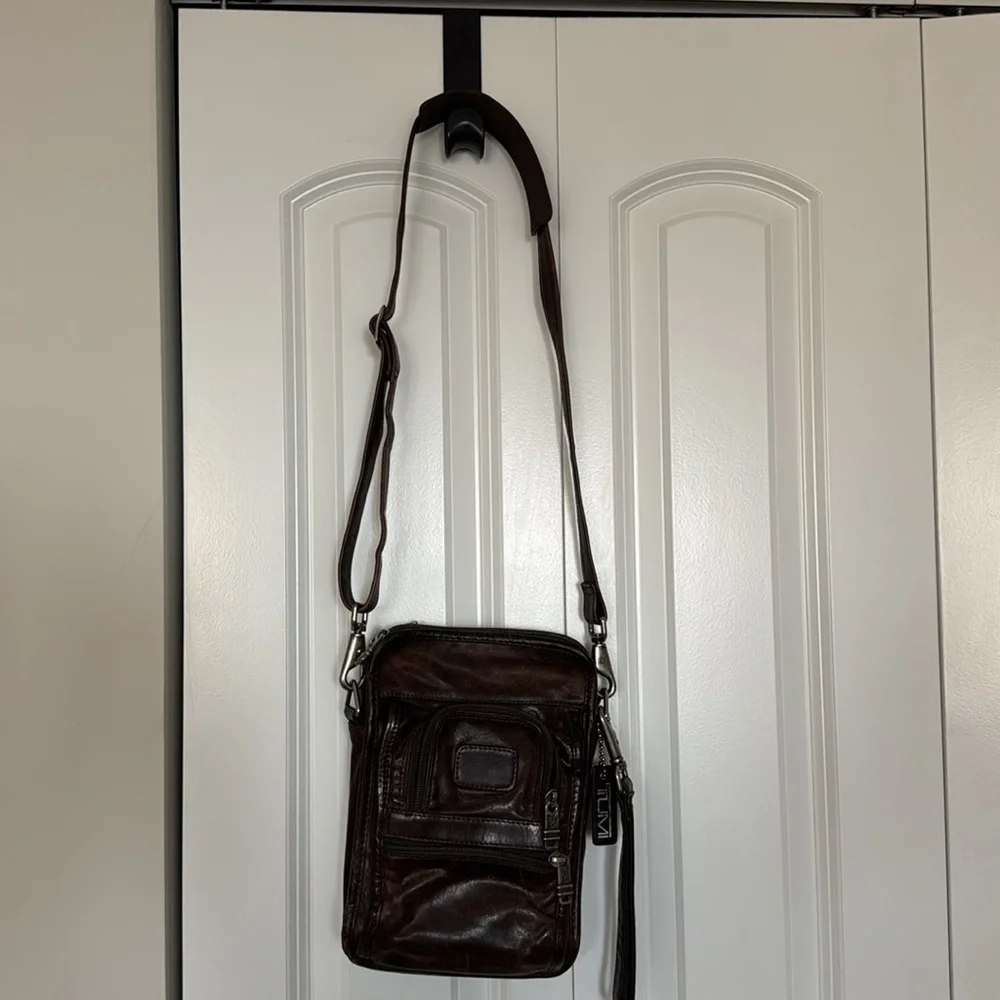 Tumi shoulder bag, all leather